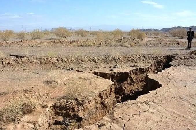 فارس در وضعیت قرمز فرونشست؛ دشت مرودشت در صدر مناطق بحرانی کشور