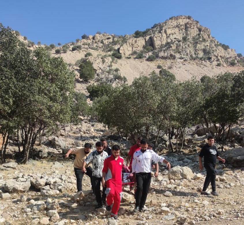 انحراف خودرو در جاده کازرون به شیراز با یک فوتی و ۲ مصدوم