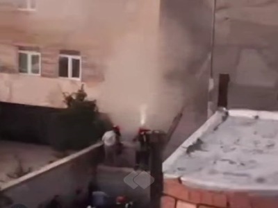 نجات ۱۰ نفر از آتش‌سوزی ساختمان داروپخش در اردبیل | آخرین خبر