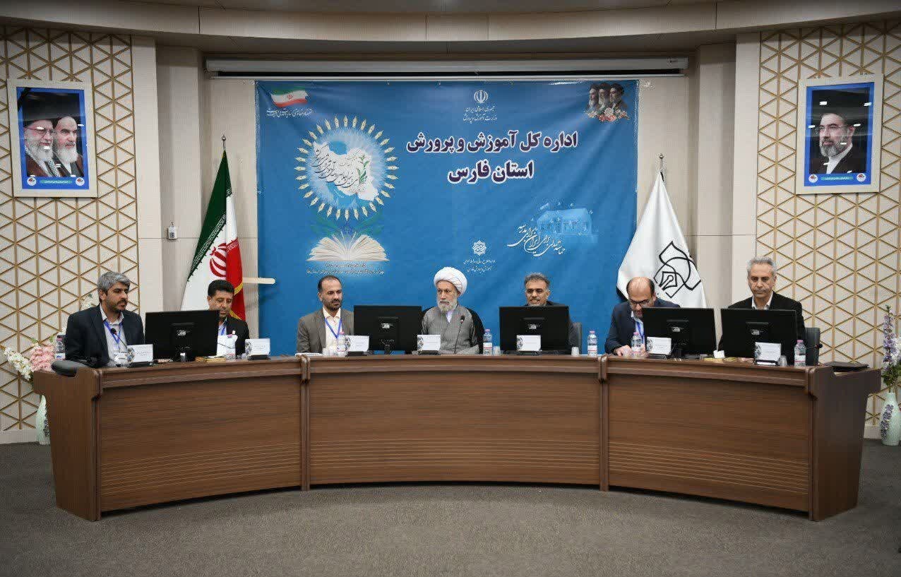 تأکید امام جمعه شیراز بر ایجاد موج تربیتی در مدارس فارس