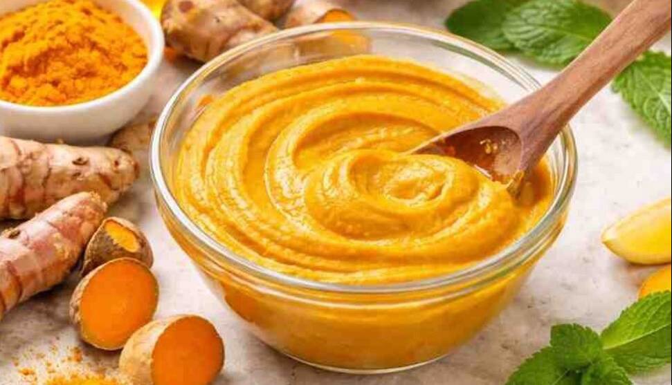 ۳ ماسک خانگی با زردچوبه برای مراقبت از پوست | آخرین خبر