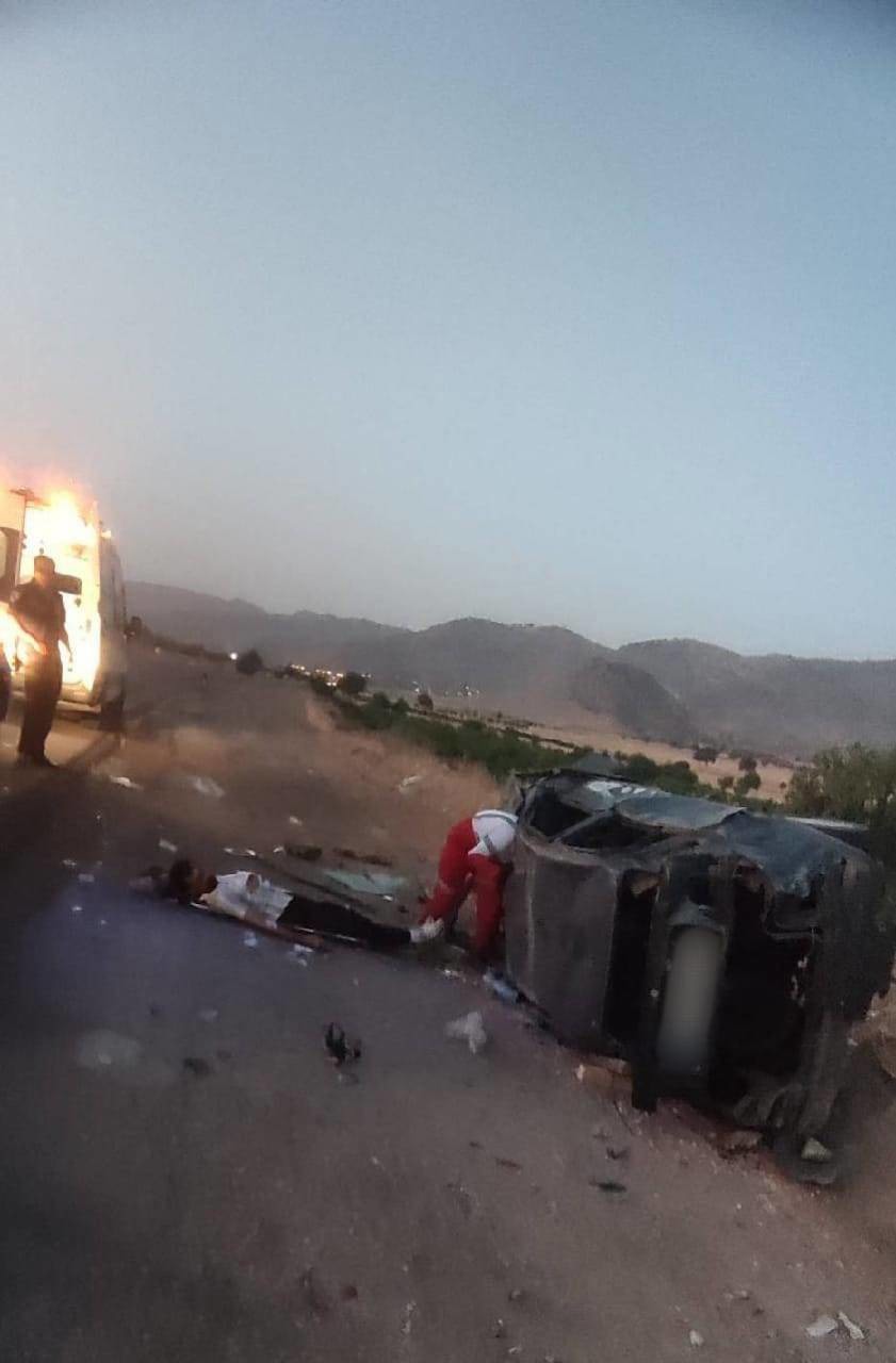 ۴ مصدوم براثر واژگونی خودرو سواری در جاده سپیدان – شیراز