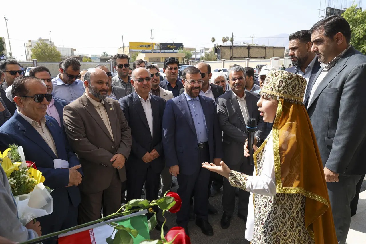 📸سفر پرکار استاندار فارس به کازرون؛از افتتاح دو مدرسه تاگره‌گشایی از تولید