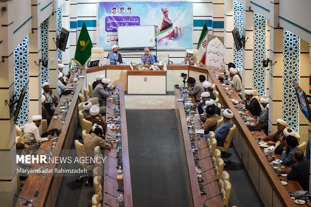 گردهمایی مدیران تبلیغات اسلامی فارس با موضوع خونخواهی رهبر شهید انقلاب