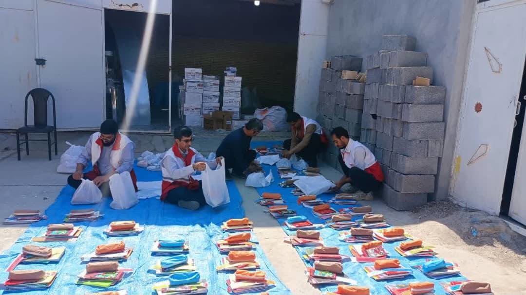 توزیع بسته‌های نوشت افزار در زرین دشت فارس