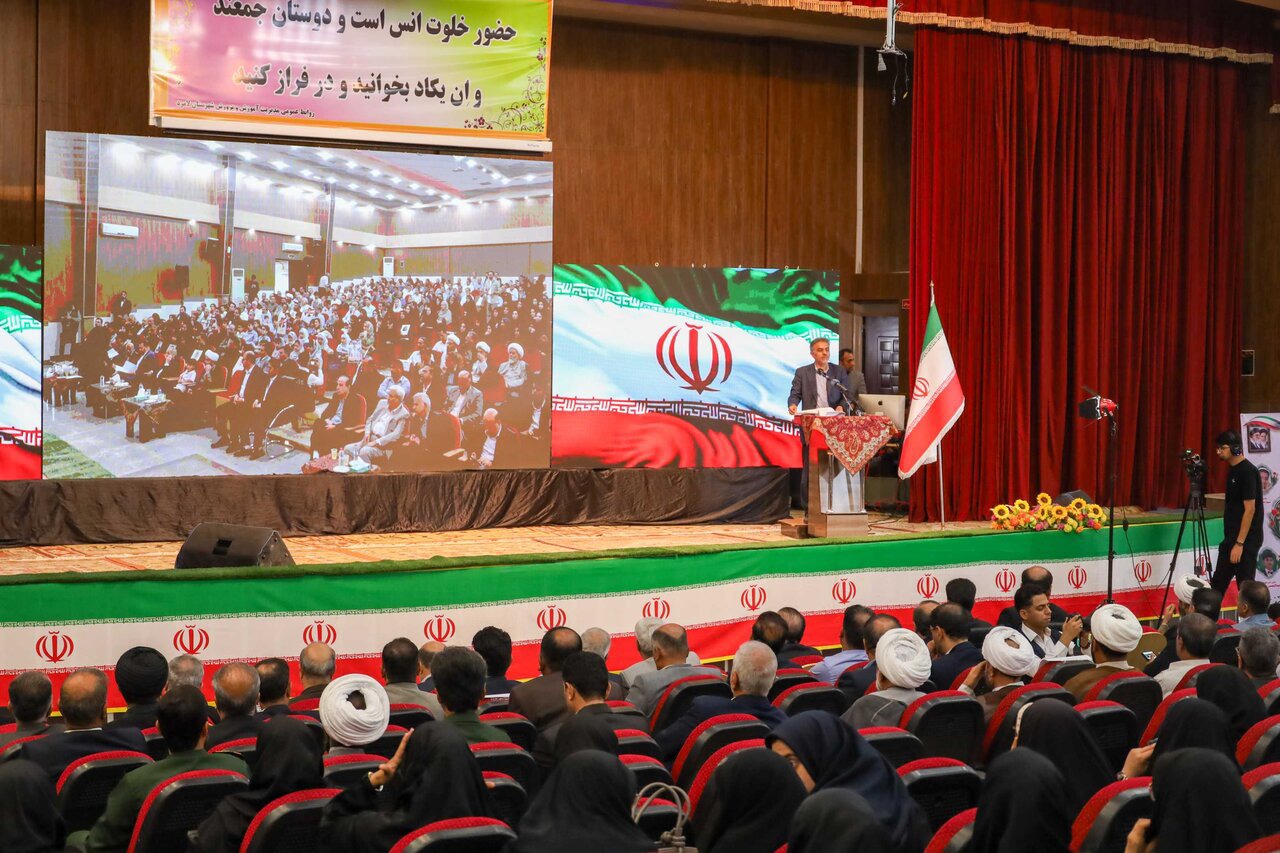 دشمن نمی‌تواند چراغ دانایی را خاموش کند
