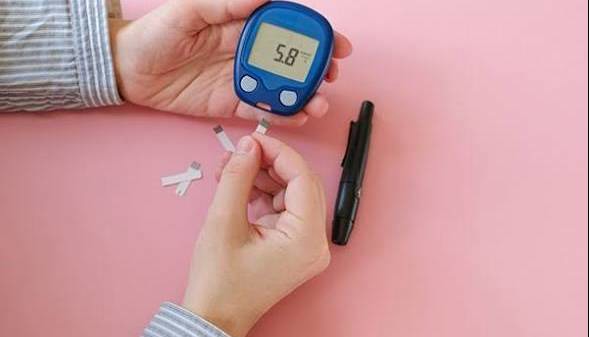 افزایش قند خون بعد از غذا همیشه خطرناک نیست / افراد سالم واقعاً به دستگاه CGM نیاز دارند؟