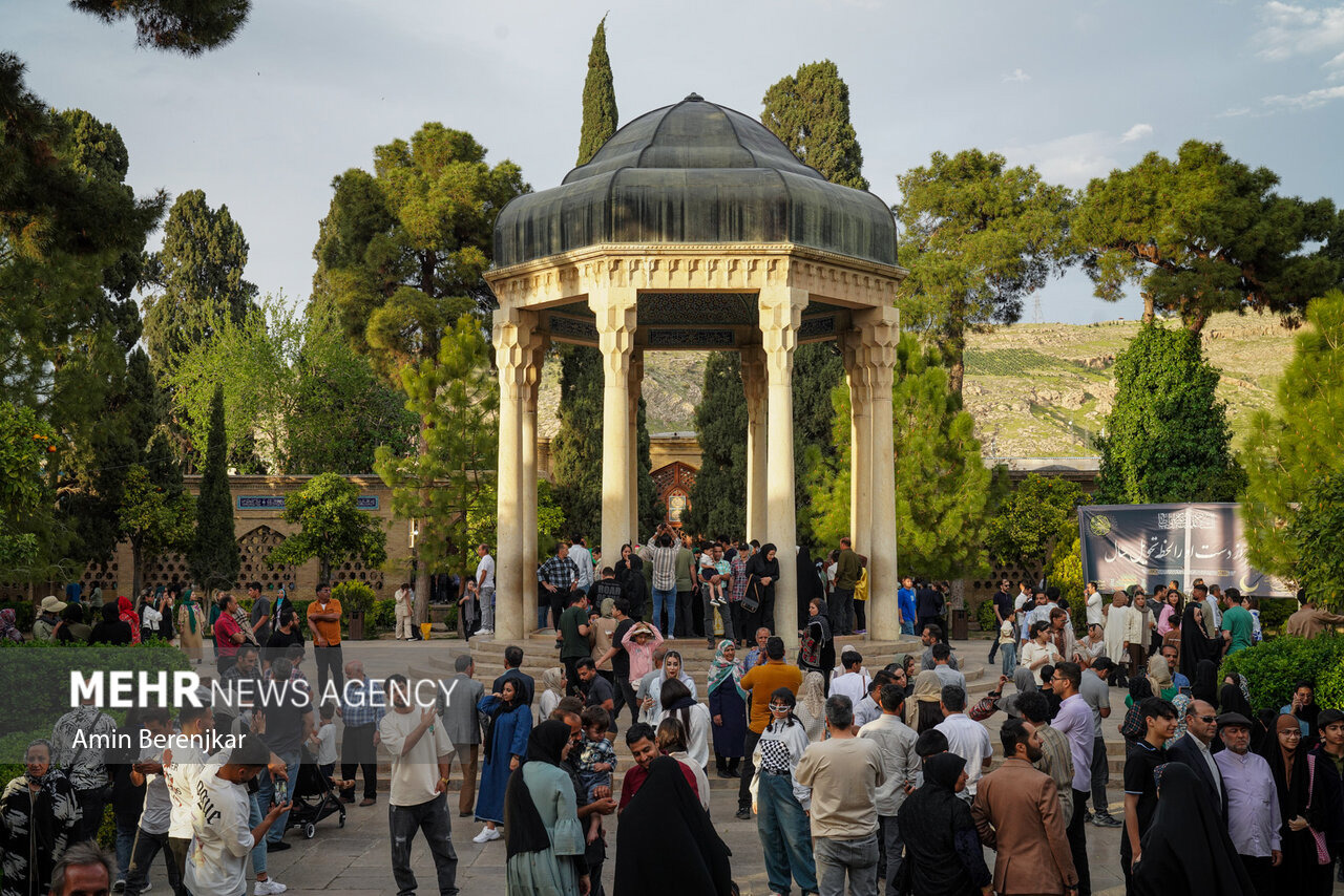 بازدید ۲ روزه رایگان از حافظیه شیراز به مناسبت یادروز حافظ