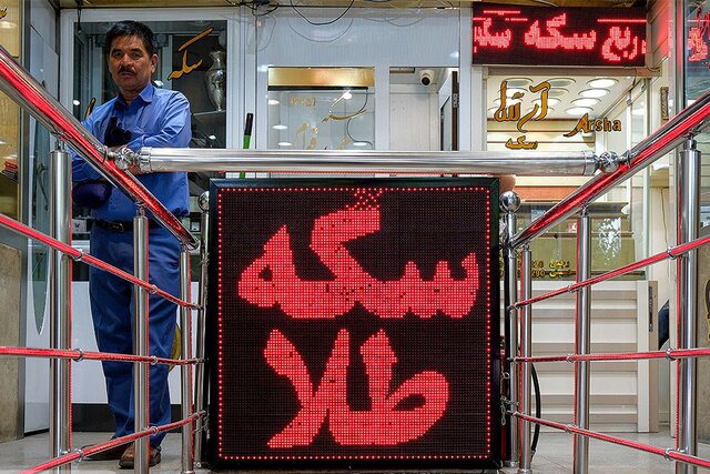 رنگ سرخ بر تابلو طلا نشست؛ دلار در کانال ۲۶۶ هزار تومان ماند