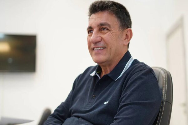 قلعه نویی تماشاگر ویژه بازی استقلال شد