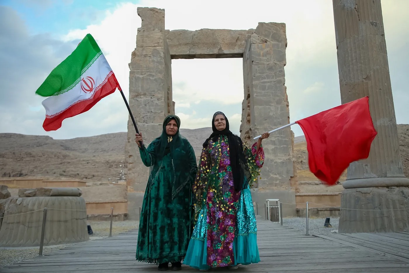 اجتماع جان‌فدایان ایران در تخت‌جمشید
