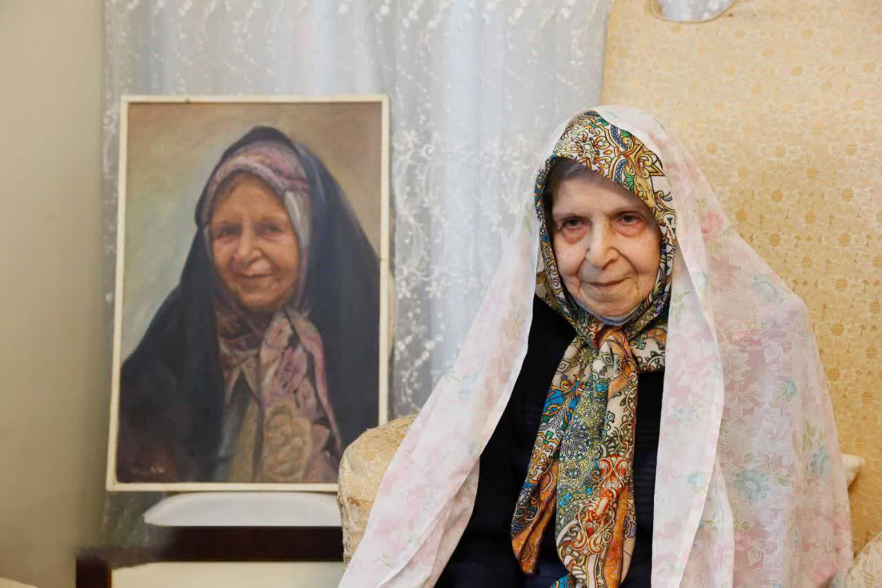 بررسی نقش زنان در شعر انقلاب با نگاهی به آثار سیمین‌دخت وحیدی