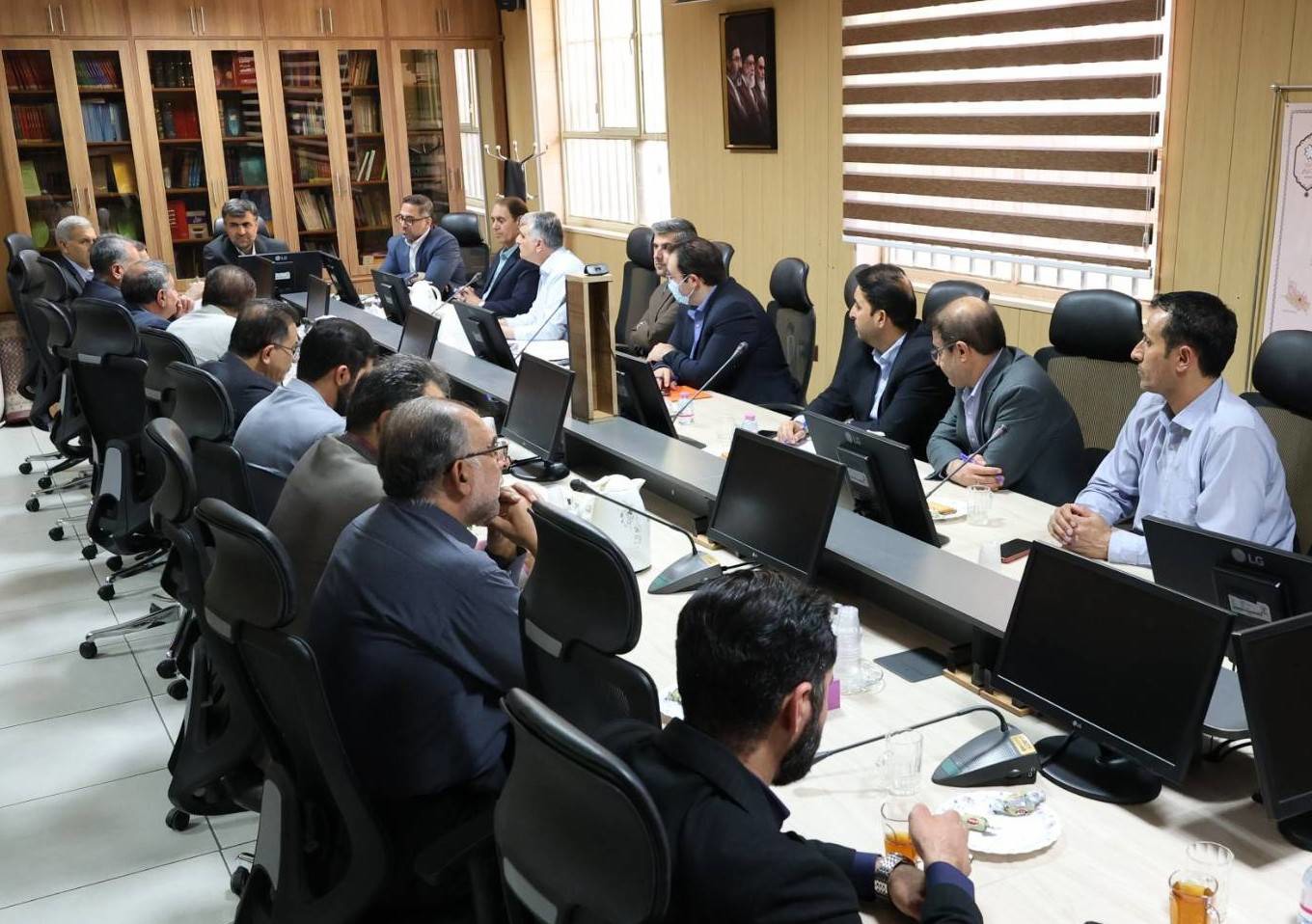 تأکید رئیس دانشگاه علوم پزشکی شیراز بر برخورد قانونی با افراد بدون صلاحیت پزشکی