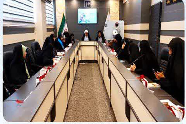 نوجوانان شیرازی پای صحبت با مدیرکل تبلیغات اسلامی فارس