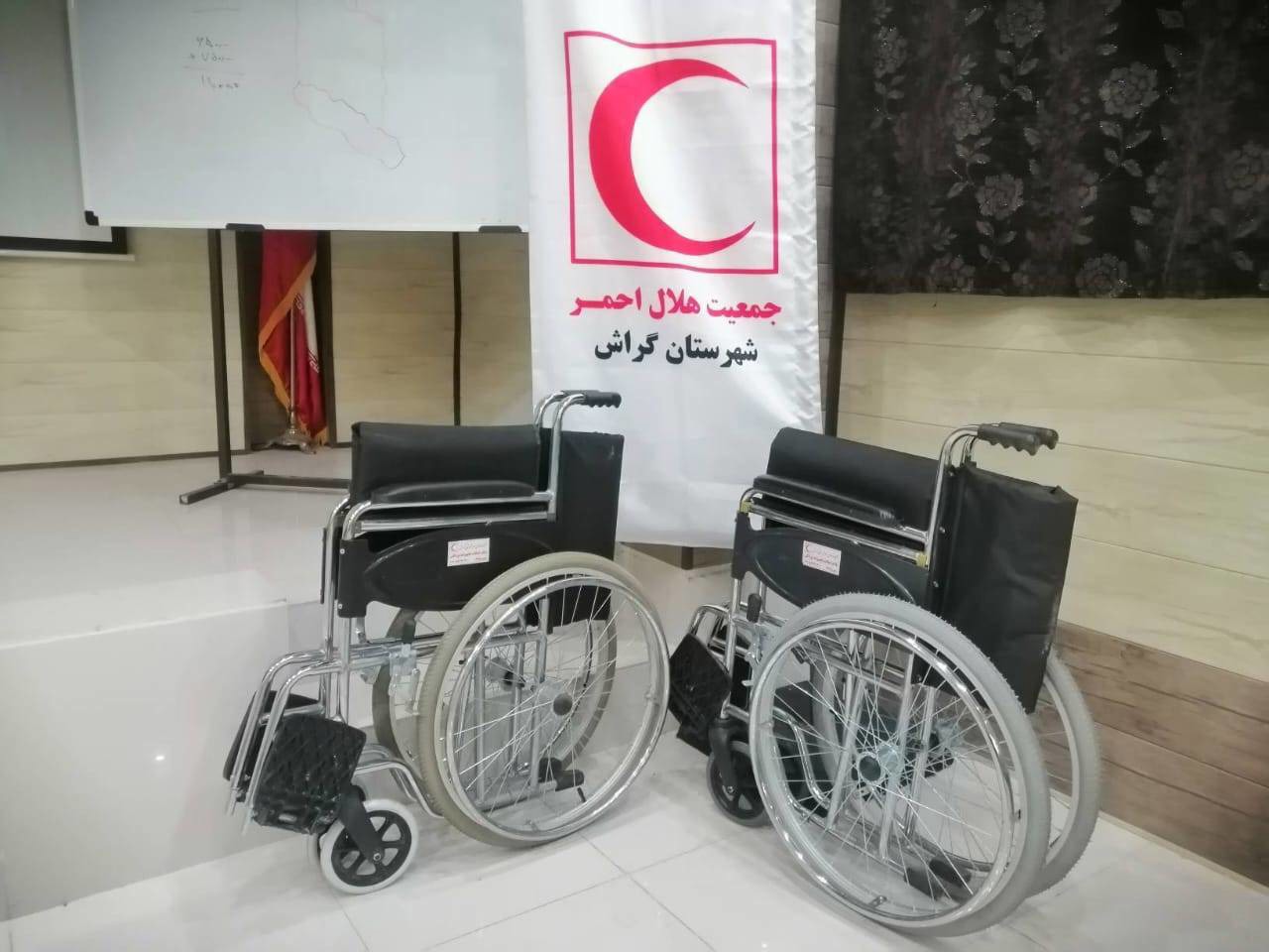 اهدای تجهیزات پزشکی به بانک امانات هلال احمر شهرستان گِراش فارس